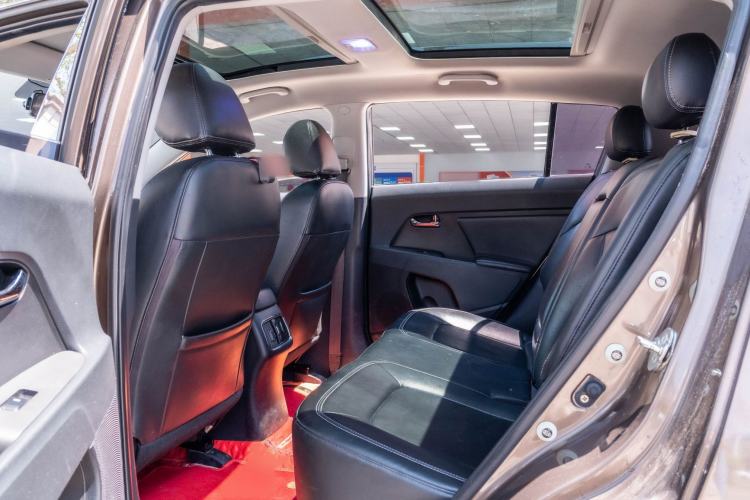 Used Kia Sportage R 2016 2.0L Automatic Two-Wheel Drive DLX Interior 6