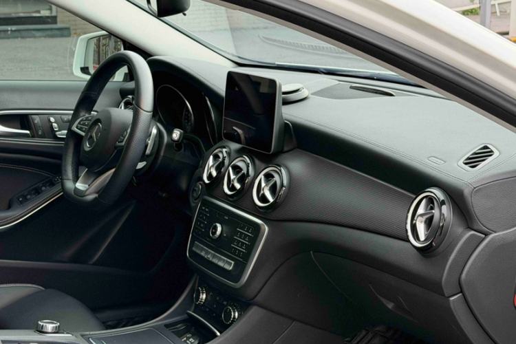 Used Mercedes-Benz GLA 2019 GLA 200 Fashion Model Interior 2