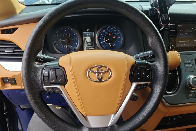 Used Toyota SIENNA 2020 3.5L Two-Wheel Drive XLE Leather Interior 7 Seats Mexico Edition