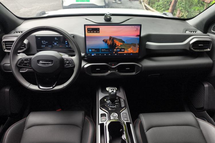 Used Geely Auto Cowboy 2025 1.5TD Trendy Play Edition Interior 2