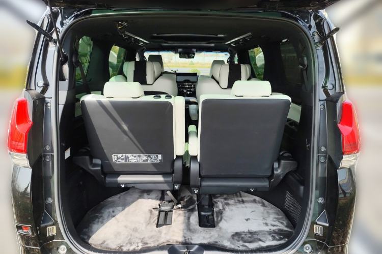 Used Lexus LM 2020 300h Seven-Seat Elegant Edition
