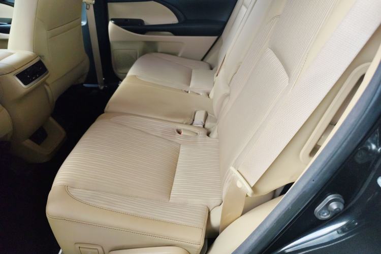 Used Toyota Highlander 2018 2.0T Four-Wheel Drive Elite Edition 7 Seats China V Standard Left Rear Seat