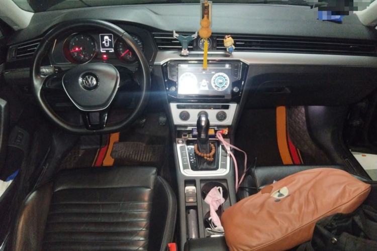 Used Volkswagen Magotan 2017 280TSI DSG Comfort Model Center Console