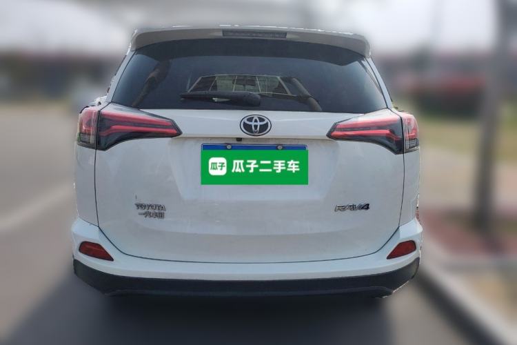 Used Toyota RAV4 2019 2.0L CVT Two-Wheel Drive Luxury Version China VI Standard Rear