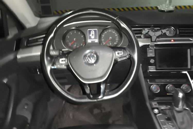 Used Volkswagen Magotan 2018 330TSI DSG Advanced Model Steering Wheel