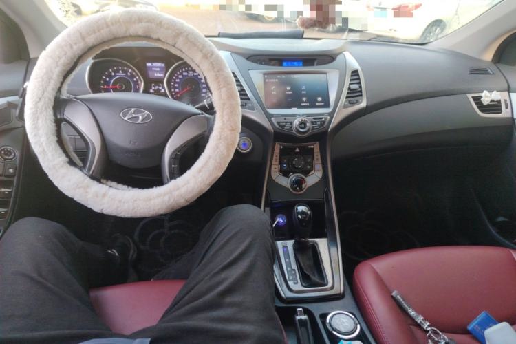 Used Hyundai Elantra (5th Generation / Langdong) 2013 1.6L Automatic Leading Model Center Console