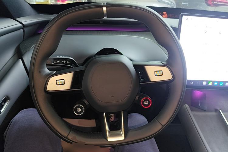 Used Xiaomi Auto YU7 2025 Ultra-Long Range Rear-Wheel Drive Version Steering Wheel