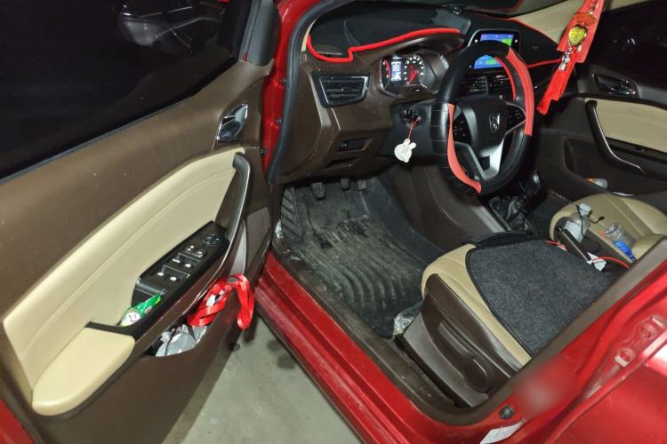 Used Baojun 310W 2017 1.5L Manual Fashion Model China V
