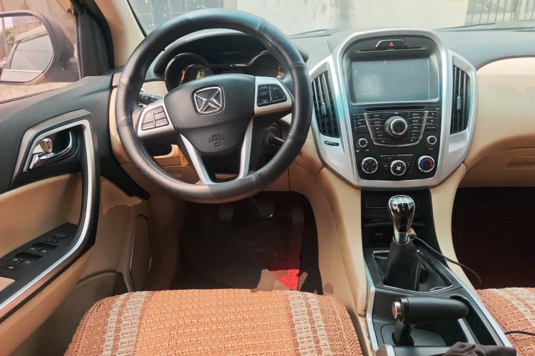 Used JMC Yusheng S350 2013 2.4T Manual Two-Wheel Drive Diesel Luxury Edition 5 Seats Steering Wheel