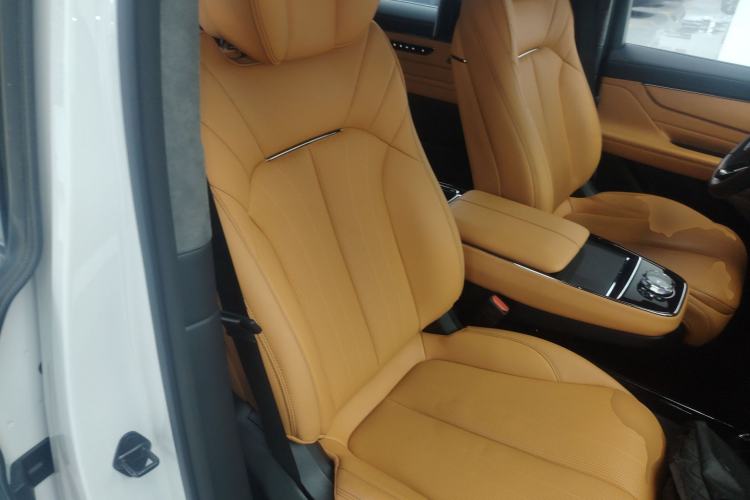 Used Geely Galaxy LEVC L380 2024 140-Degree 6-Seater All-Wheel-Drive Ultra