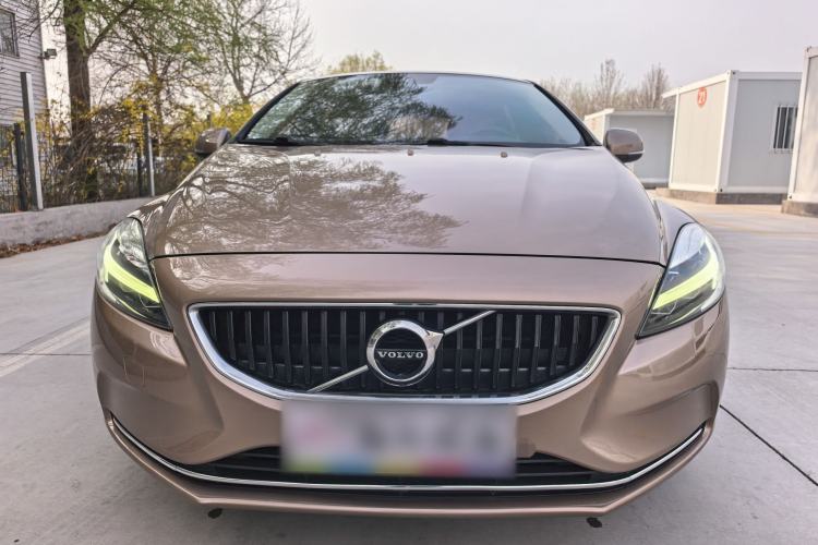 Used Volvo V40 2017 T3 Zhiyi Edition

