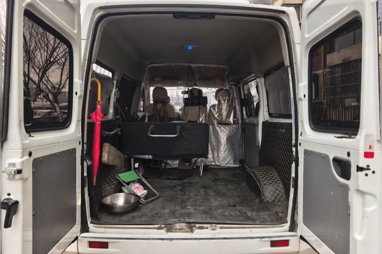 Used SAIC MAXUS Xintu V80 2021 2.0T Manual Classic Aoyuntong Short Wheelbase Mid-Roof 5/6-Seater
