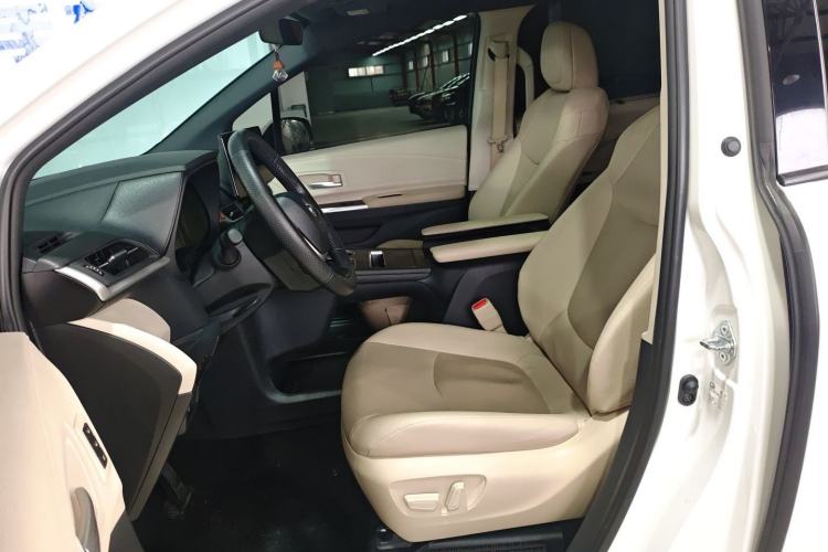 Used Toyota Granvia 2022 2.5L Hybrid Premium Edition