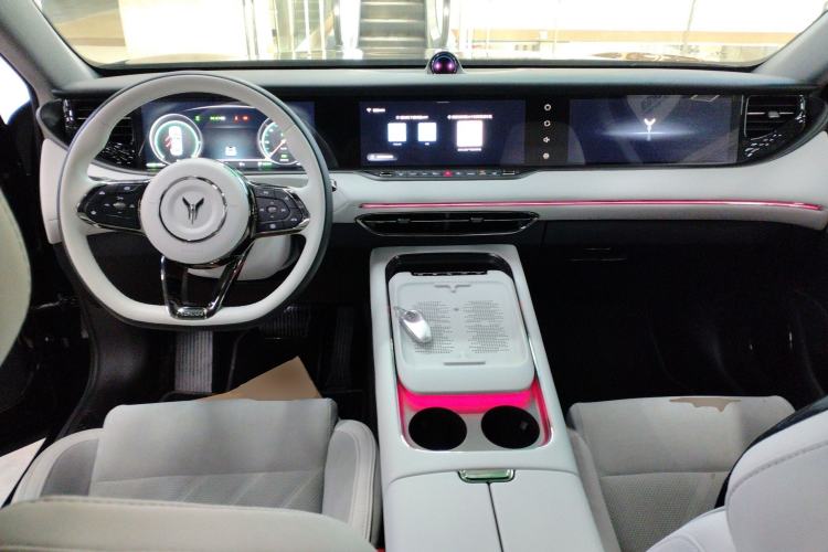 Used VOYAH FREE 2025 318 259 km All-Wheel-Drive Exploration Edition