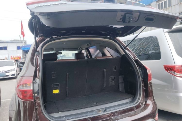 Used JMC Yusheng S350 2017 2.0T Manual Two-Wheel Drive Diesel Luxury 7-Seater
