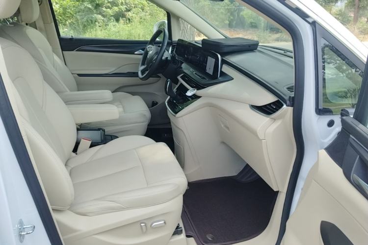 Used Buick GL8 2022 ES Landtrek 653T Luxury Edition
