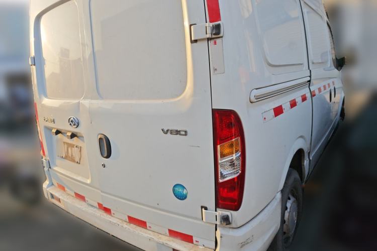 Used SAIC MAXUS Xintu V80 2021 2.0T Manual Classic City Delivery King Short Wheelbase Mid-Roof Design 3 Seats Exterior 5