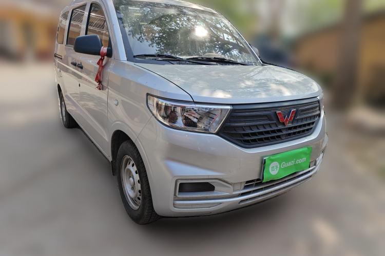 Used Wuling Hongguang V 2022 1.5L Jingqu Edition Electric-Assist LAR Front Right 45 Deg