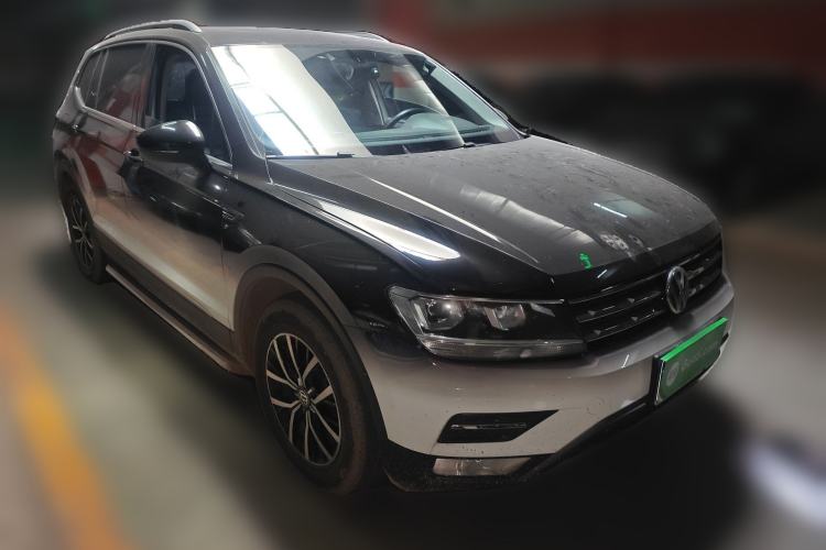 Used Volkswagen Tiguan L 2017 330TSI Automatic Two-Wheel Drive Luxury Edition Front Right 45 Deg