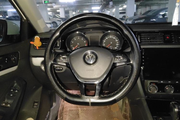 Used Volkswagen Sagitar 2017 230TSI Automatic Comfort Version
