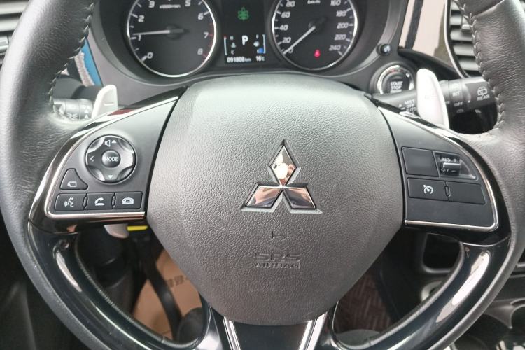 Used Mitsubishi Outlander 2019 2.4L 4x4 Zhi Xiang Edition 7 Seats China V Emission Standard