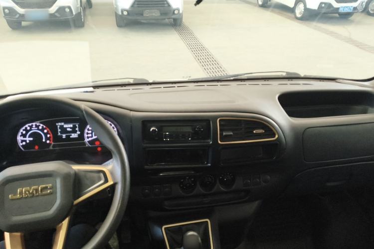 Used JMC Transit 2019 2.8T Commercial Version Short Wheelbase Mid-Roof 3-Seater China VI Standard JX493