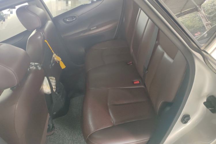 Used Nissan Tiida 2014 1.6L CVT Cool Cafe Edition
