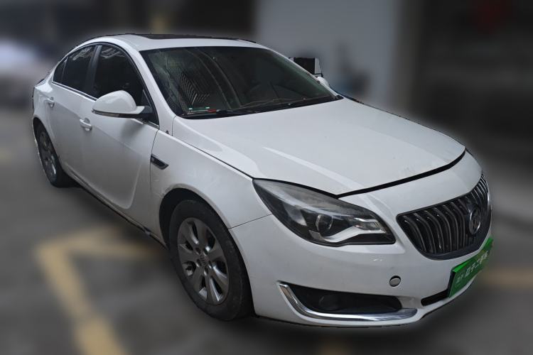 Used Buick Regal 2015 1.6T Leading Technology Model Front Right 45 Deg