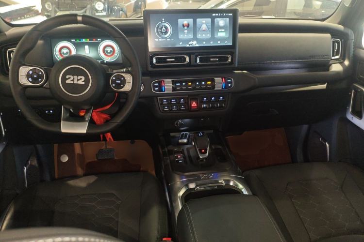 Used 212 T01 2024 2.0T Explorer