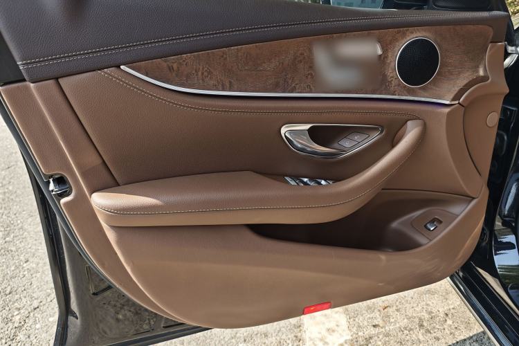 Used Mercedes-Benz E-Class 2019 E 260 L Interior 1