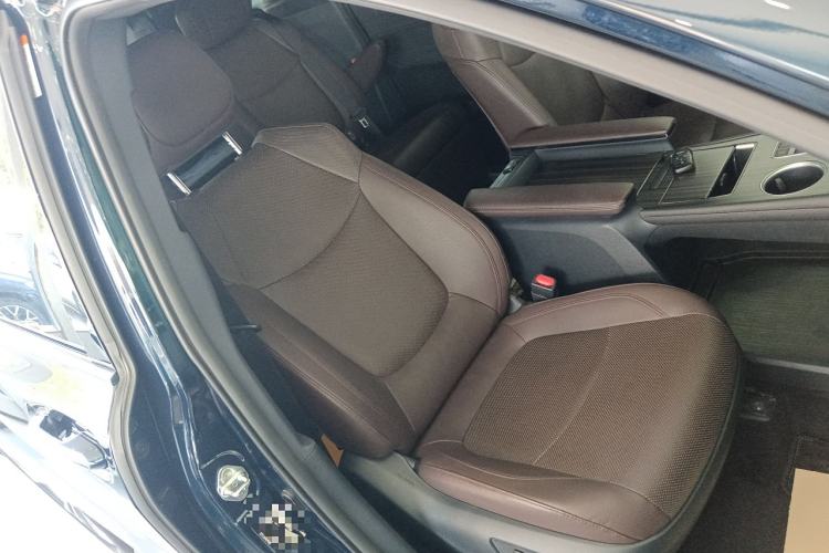 Used Toyota Granvia 2023 2.5L Hybrid Flagship VIP Edition