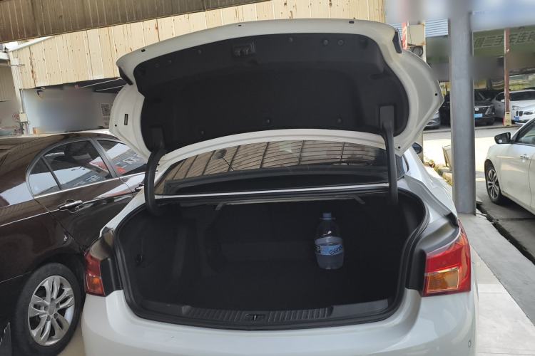 Used Buick Verano 2017 Sedan 20T Dual-Clutch Leading Model Trunk