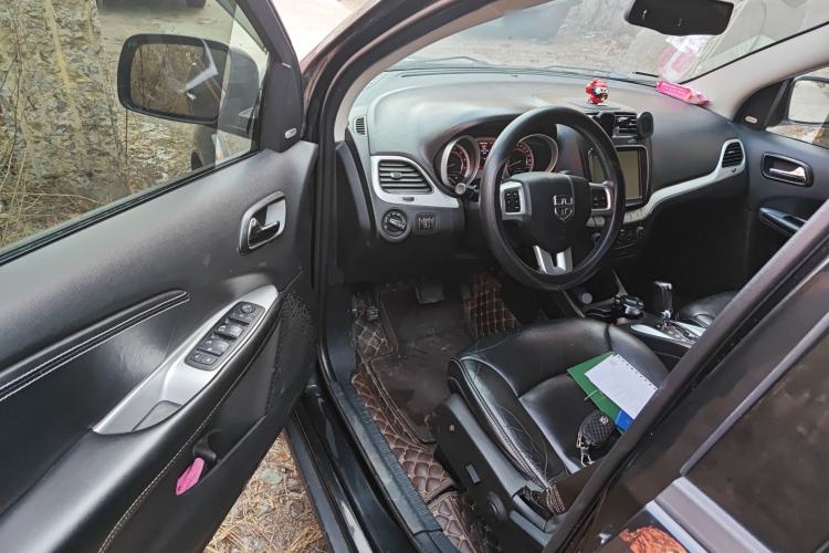 Used Dodge Journey 2013 2.4L Two-Wheel Drive Luxury Version Driver Seat