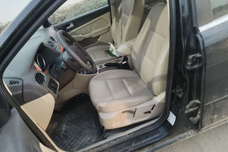 Used Ford Focus 2011 Sedan 1.8L Automatic Fashion Edition
