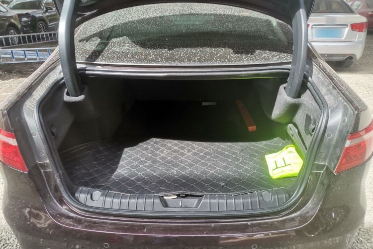 Used Jaguar XFL 2020 XFL 2.0T P250 Four-Wheel Drive Luxury Edition Trunk