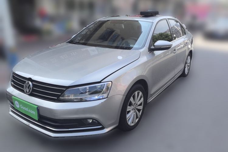 Używany Volkswagen Sagitar 2015 1.6L Manual Comfort Model
