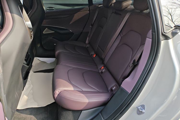 Used Xiaomi Auto SU7 2024 Four-Wheel Drive Ultra-Long Range Advanced Intelligent Driving Max Edition Left Rear Seat