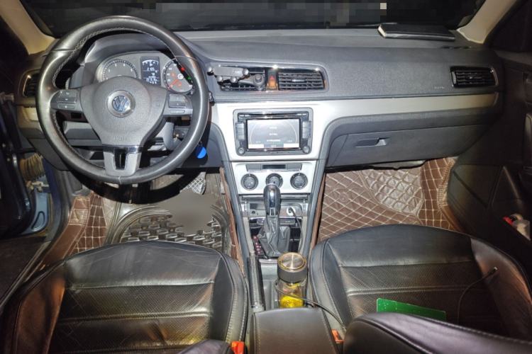 Used Volkswagen Lavida 2013 1.6L Automatic Luxury Edition Center Console