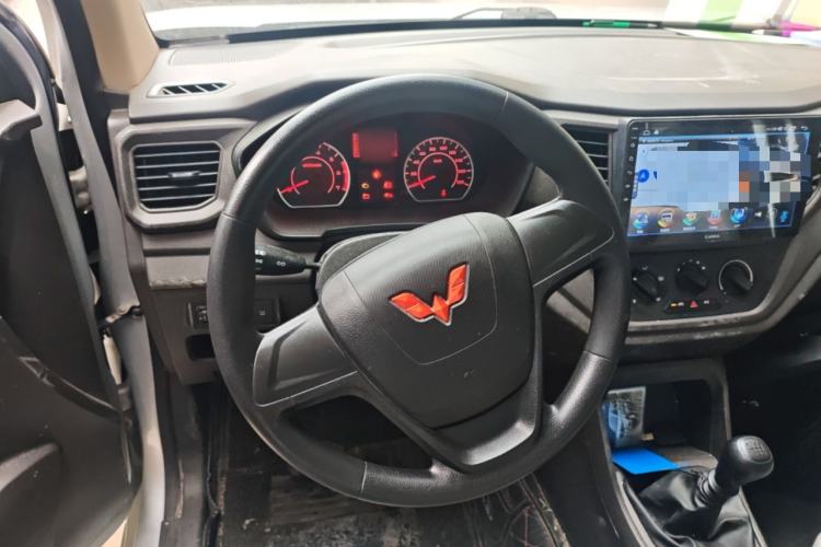 Used Wuling Hongguang V 2022 1.5L Jingqu Version Hydraulic Power Steering LAR Steering Wheel