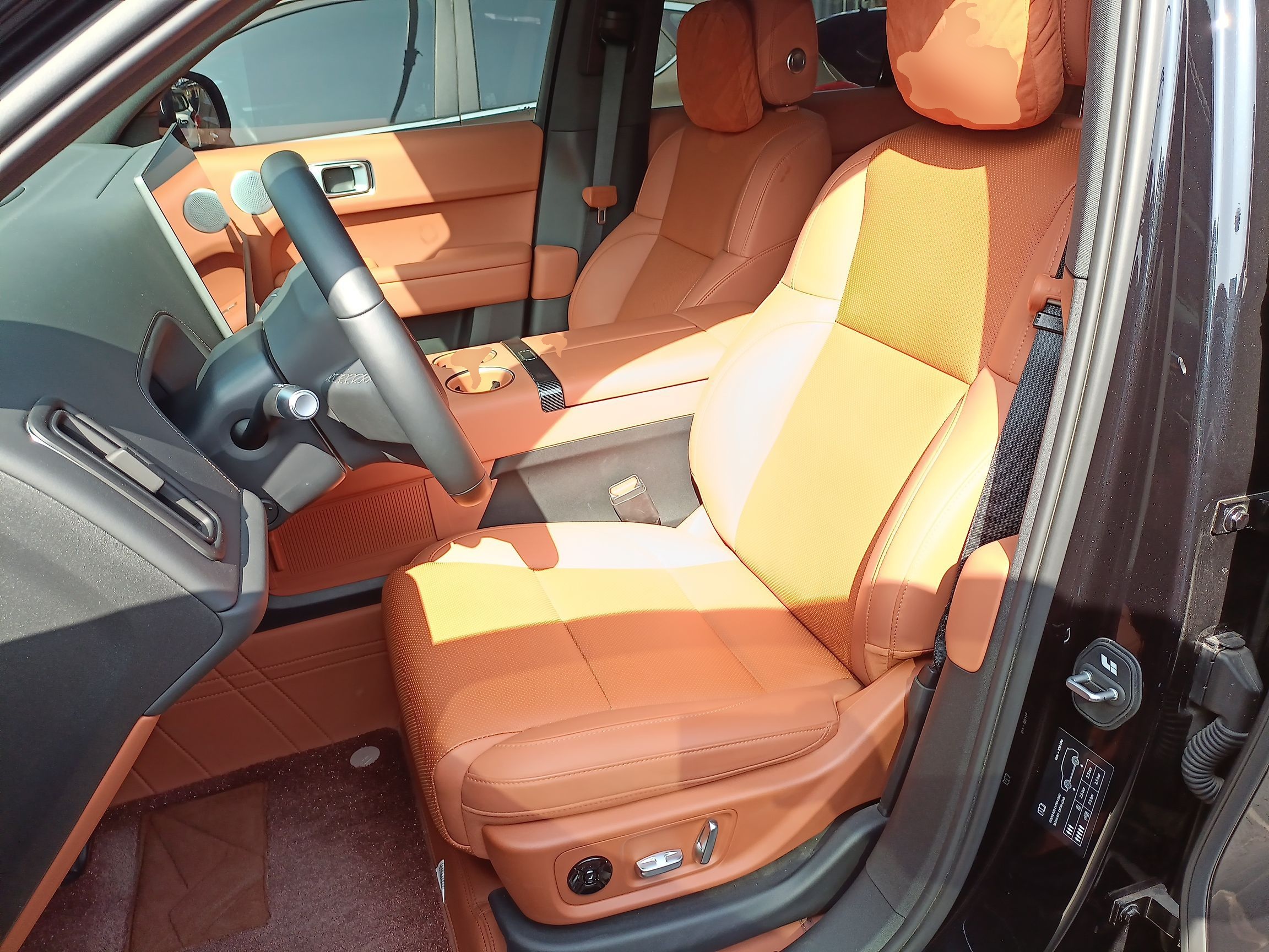 Переднее сиденье в автомобиле