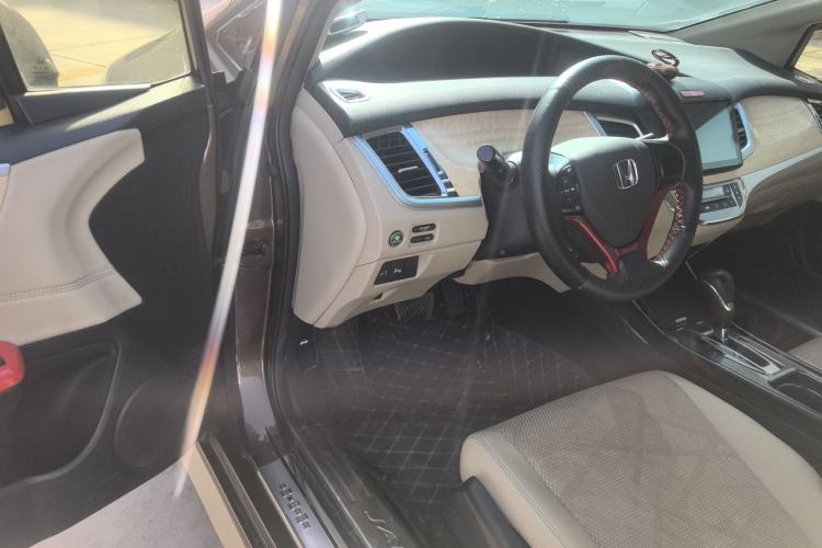 Used Honda Jade 2013 1.8L automatic Comfort version 5 seats