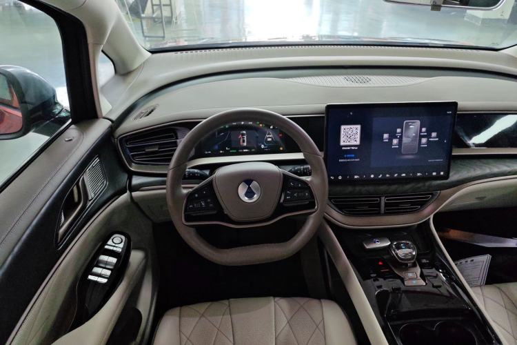 Used Denza D9 2022 DM-i 1040 Prestige Model