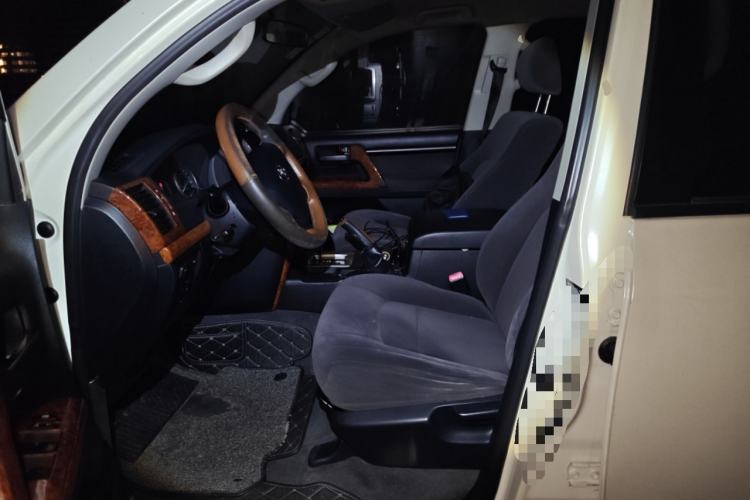 Used Toyota Land Cruiser 2015 4.0L V6 Middle East Low-Trim Version
