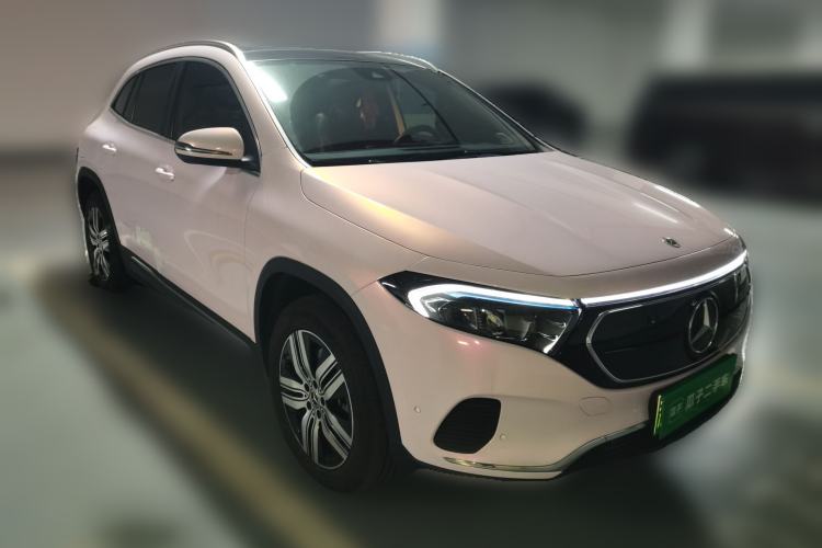 Used Mercedes-Benz EQA 2023-Year Restyled EQA 260 Front Right 45 Deg