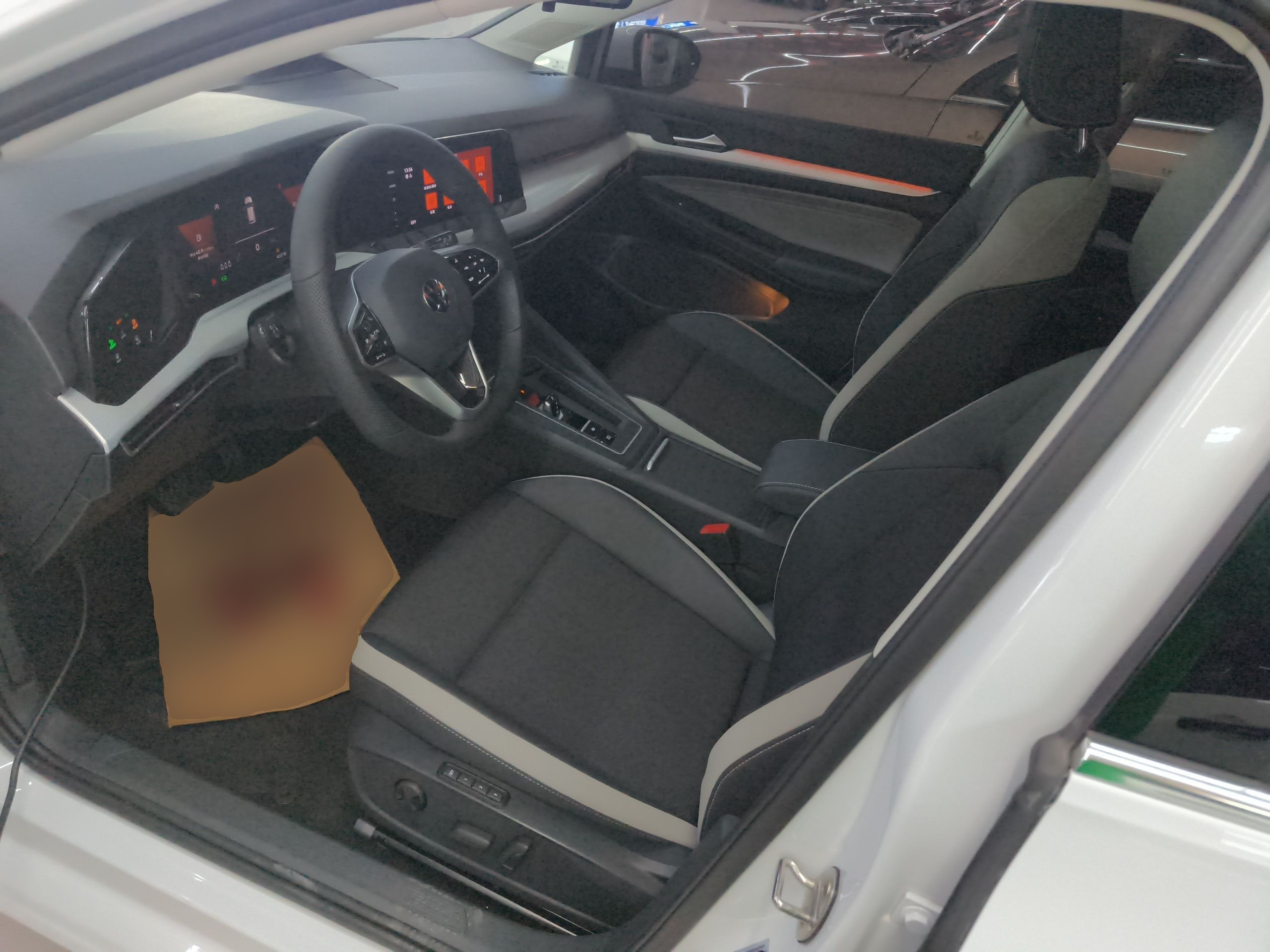 Переднее сиденье в автомобиле