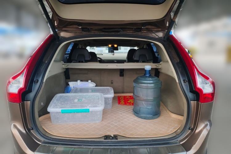 Used Volvo XC60 2013 T6 AWD Comfort Edition Trunk