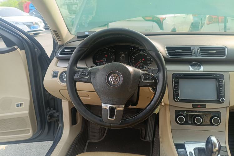Used Volkswagen Magotan 2012 Revised Version 1.8TSI Leading Edition Steering Wheel