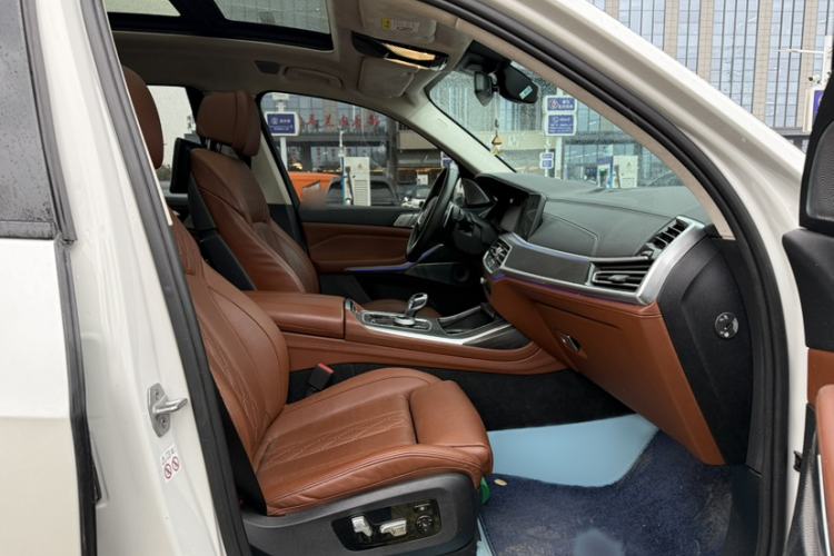 Used BMW X7 2021 xDrive40i Executive Model with M Sport Package
