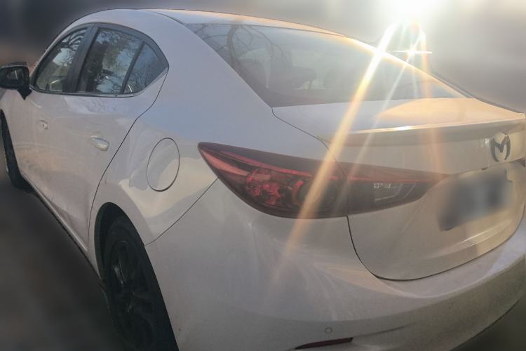 Used Mazda 3 Axela 2014 Sedan 1.5L Automatic Luxury Model
