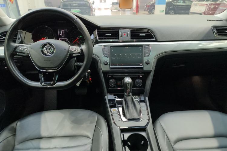 Used Volkswagen Lamando 2018 280TSI DSG Comfort Edition Center Console